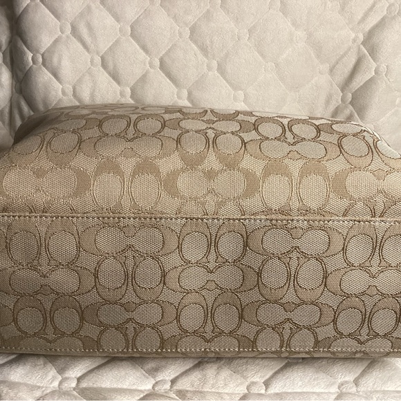 Coach monogram canvas shoulder bag in cream and tan with leather straps - Picture 4 of 8